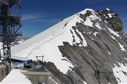 und landet als erst 2. Pilot nach Chrigel, oben auf dem Gipfel rein - sensationell!