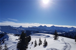 Über die Eggen der Hütte entgegen