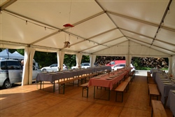 Samstagmittag: die Tische sind gedeckt, die Gäste können kommen