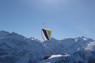 Fliegen an der Lenk